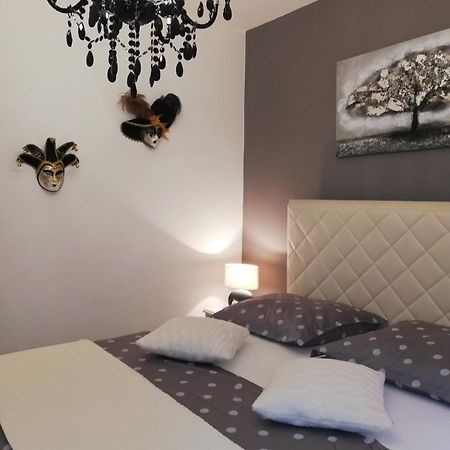 Apartment Lily Zadar Exteriör bild